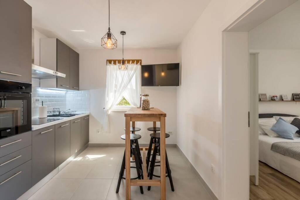Apartment By Joe Trogir Exterior photo